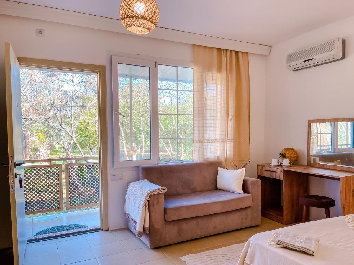 Oase Garden Hotel ชิลารึ ภายนอก รูปภาพ